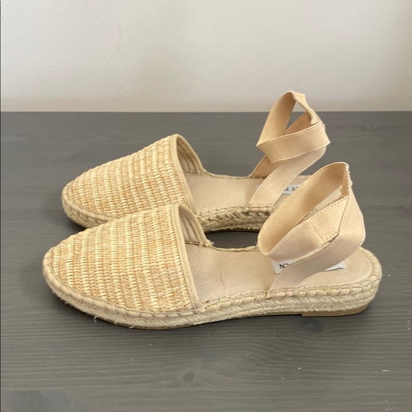 STEVE MADDEN Merlene Ankle Strap Slip On Espadrille In Natural Raffia Size 9 - Picture 2 of 12